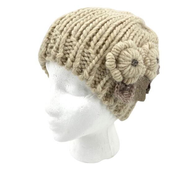 Gelso Bianco Cream Alpaca Blend Chunky Knit Beanie Winter Hat Contrast Flower - Picture 1 of 6